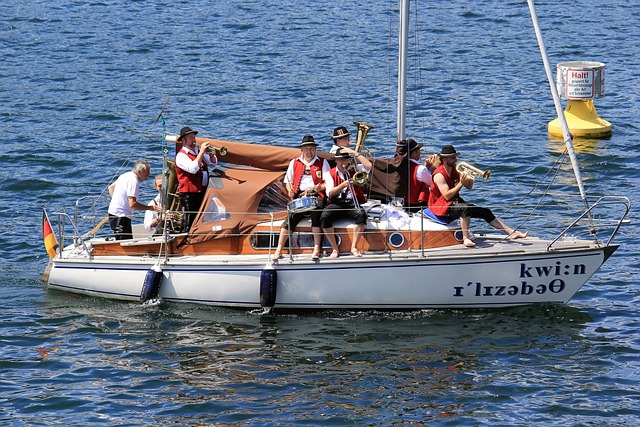 加强国内外 加强国内外